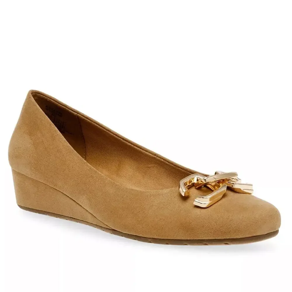 Anne Klein Women's Natural Faux Suede Round Toe Marika Wedge Flats Loafer sz 8